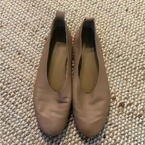 Everlane Women's Tan Leather Flats